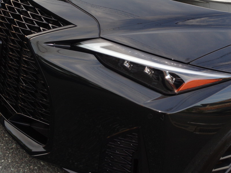 LEXUSの大人気FRスポーツセダン。