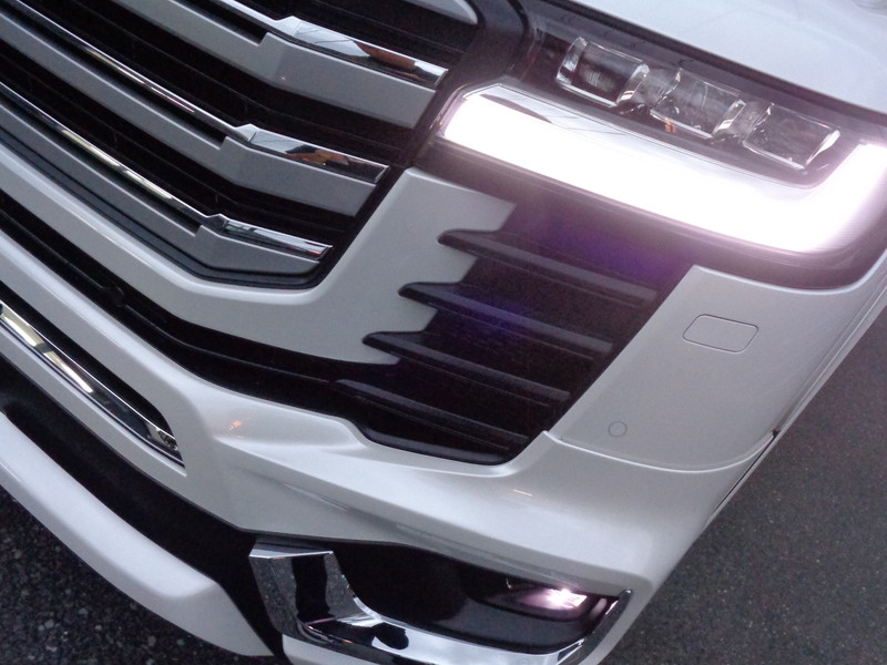 国内外でも大人気!ランドクルーザー300