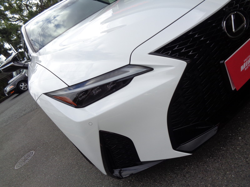 LEXUS IS300 Fスポーツ。