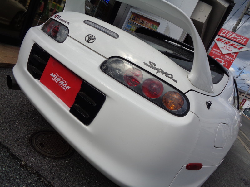 名機エンジン2JZ-GTEを搭載する80スープラ。