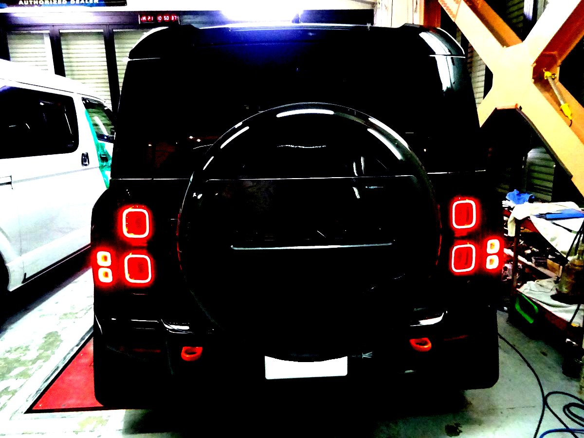 ランドローバー・ディフェンダーにクリフォード♪